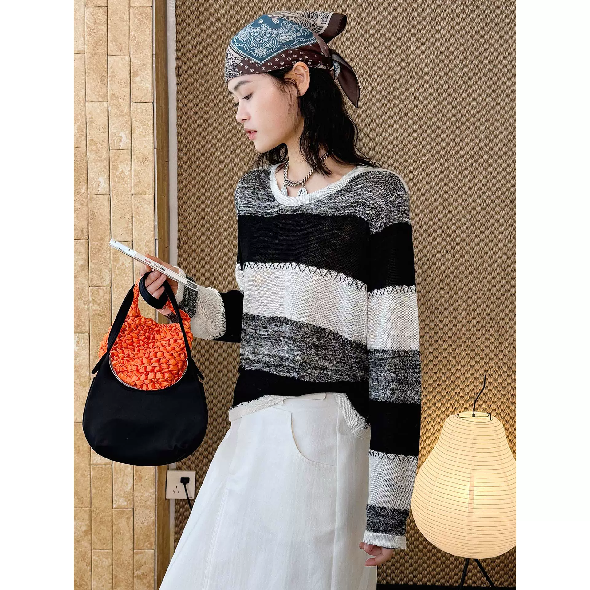 卢浮夏季新款韩系设计感撞色条纹拼接三角绣针织衫圆领长袖上衣女