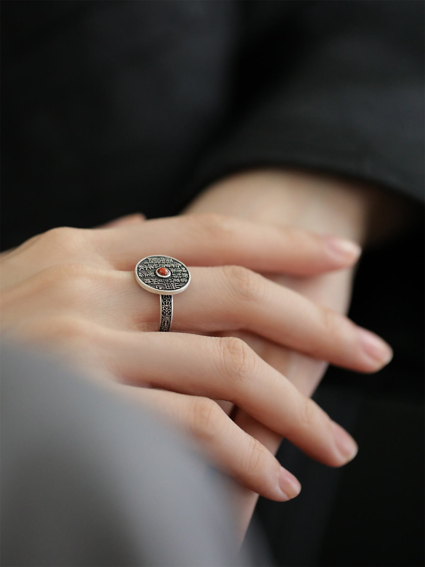 Novo S Pure Yintai Prata Montanha Fantasma Talismã Sul Ágata Vermelha Moda Jóias Anel de Arte Feminino Feito Abertura Antiga_voghion.com