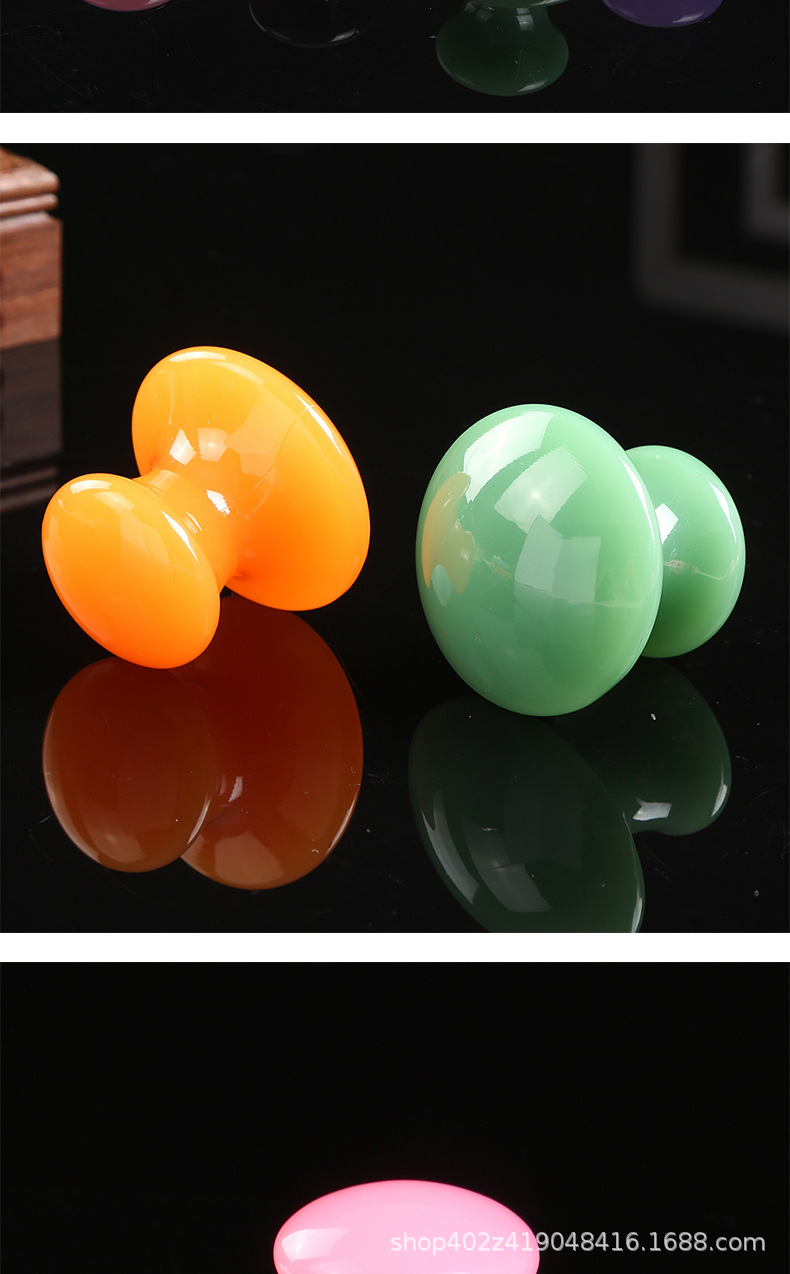 Gua Sha Massage Tool Resin Mushroom Shape Face Body Scraping Board 5.3cm 50g in use