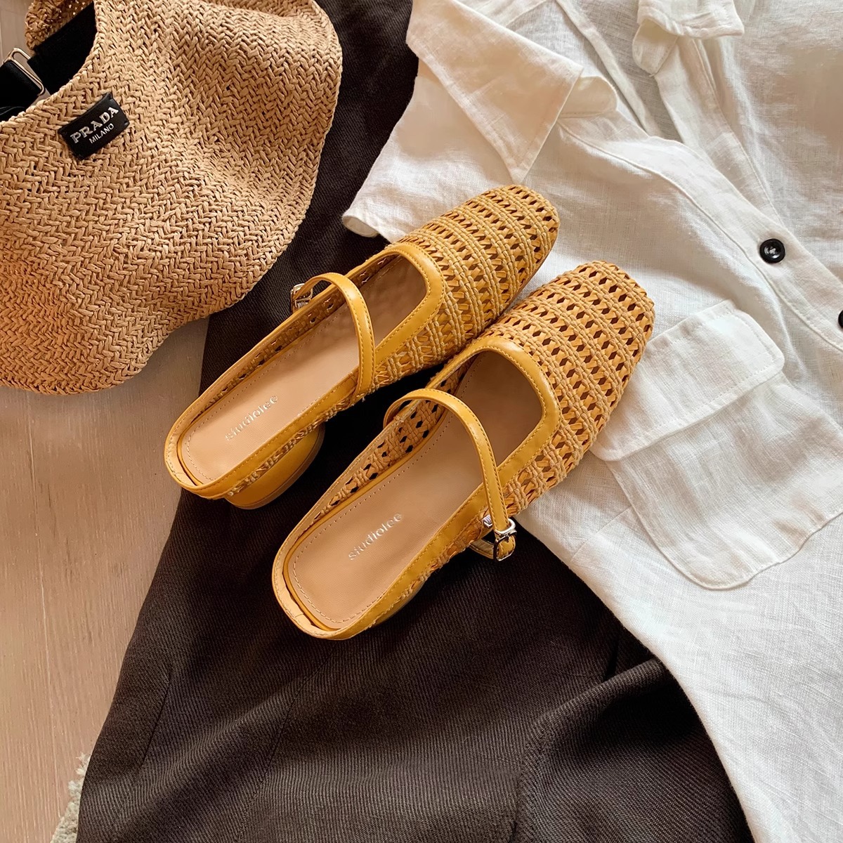 Grape Mom Summer retro tejido cuadrado hueco cabeza de una palabra con sandalias de tacón grueso Muller media pantuflas ropa exterior femenina