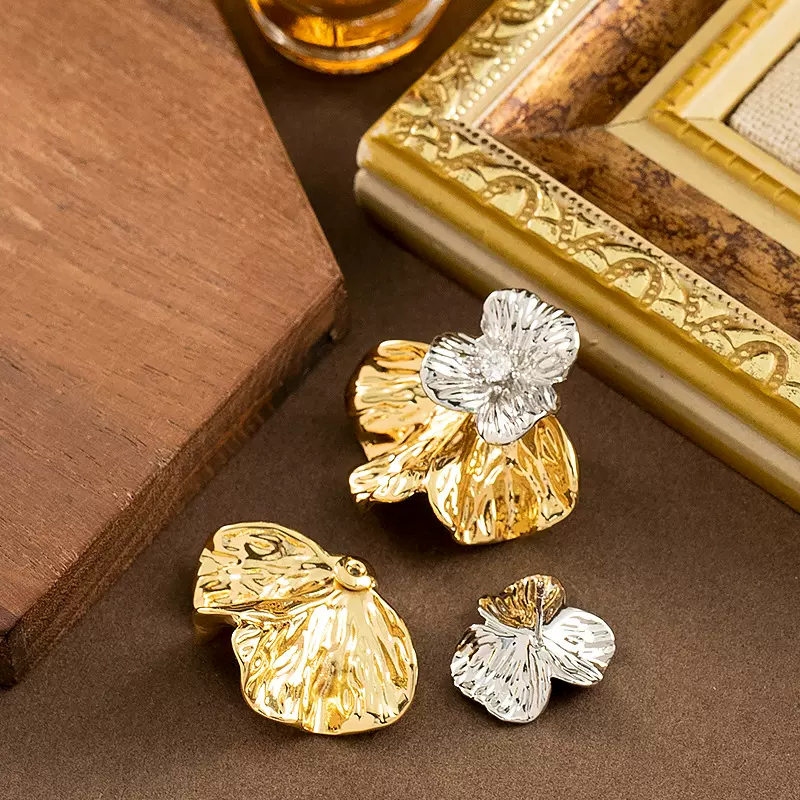 跨境可拆卸两戴褶皱立体肌理纹双色花朵耳钉高级感轻奢小众耳饰女