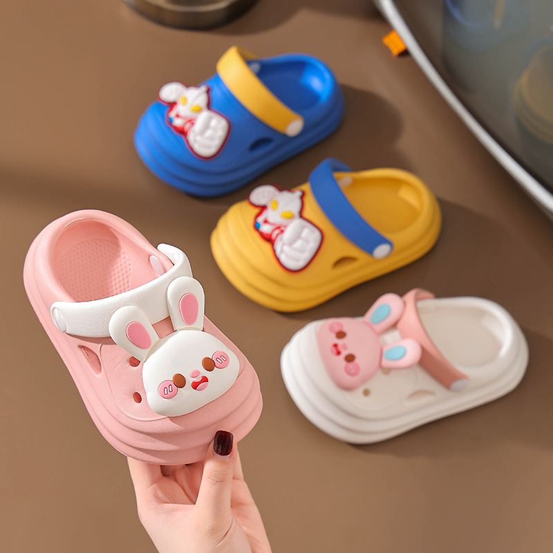 Niños zapatos de agujero lindos dibujos animados princesa niñas zapatillas frías de verano para niños de interior EVA resbaladizo bebé niño