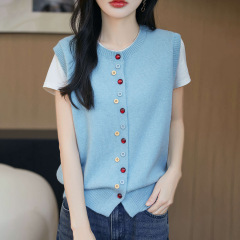 批发秋冬新款高级感彩扣针织马甲女无袖叠穿上衣百搭圆领洋气毛衣