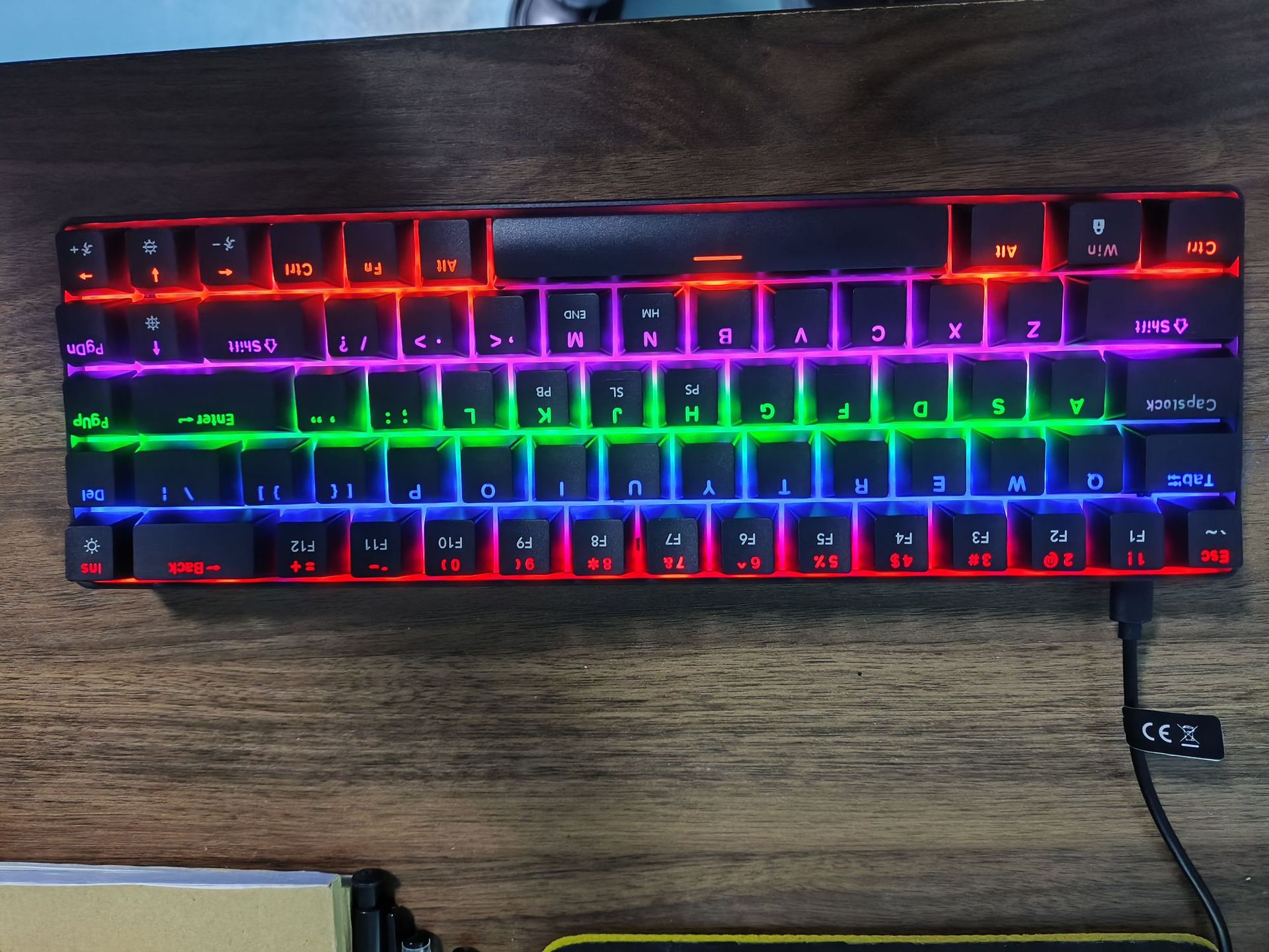 Fábrica de envío 68 teclas inalámbricas bluetooth tres modos RGB teclado mecánico enchufe y extracción de computadora portátil juegos de deportes electrónicos image 8