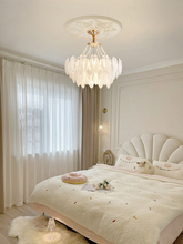 轻奢客厅吊灯法式餐厅卧室灯美式复古水晶玻璃创意个性羽毛灯