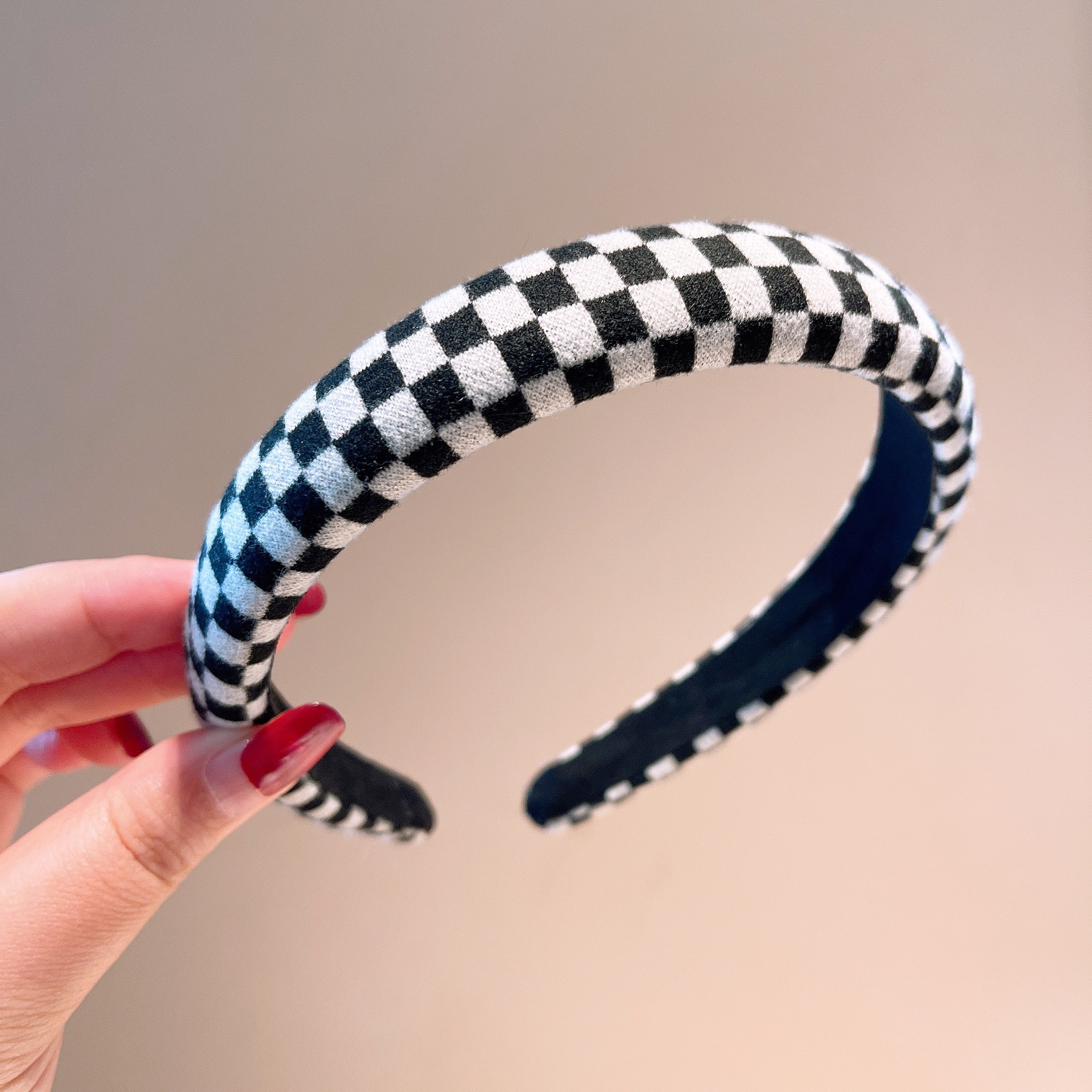 Fashion Soft Sponge Black And White Checkerboard Lattice Hairband display picture 7