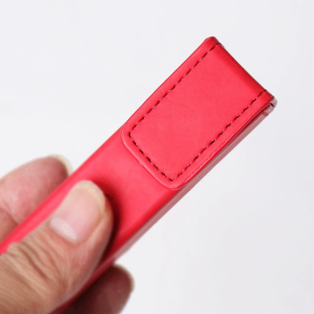 Производители поставляют через трансграничные торговые площадки популярные футляры для хранения губной помады из полиуретана, защитные кожаные чехлы для духов, а также бальзамы для губ и косметику, оптом по выгодным ценам.