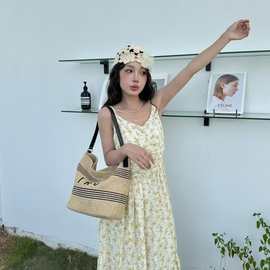 王子文同款包包女2025新款夏季手提编织包单肩拉菲草编腋下水桶包