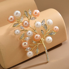Elegant Brooch with High-end, Niche New Design, Micro-set Zirconia and Freshwater Pearl Flower Brooch, High-quality and Versatile Suit Accessory, Creative Ornament
