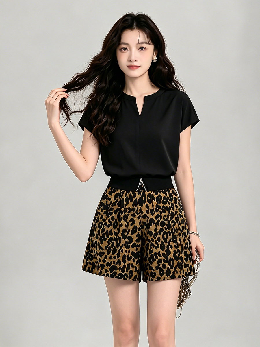 Leopard shorts + T-shirt to'plami
