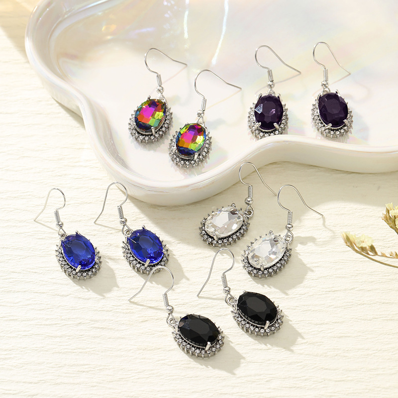Fuente transfronteriza de aretes de lujo ligero de alto nivel, nicho universal, fábrica de aretes de diamante de mujer image 1