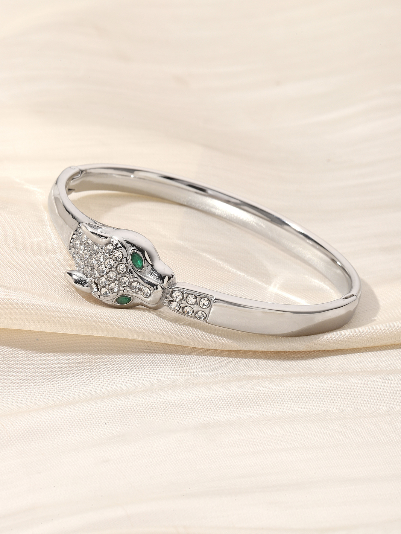 Bracelet ouvert incrusté de diamants léopard aux yeux verts populaire et très vendu, design de niche, bracelet haut de gamme miroir_voghion.com