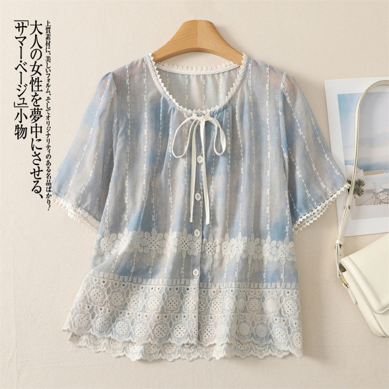 Real Shot of a Vintage-Style Lace-Up Blouse with Cotton and Linen Embroidery, Delicate Classical Chinese-Style Shirt with Floral Embellishments Real Shot of a Vintage-Style Lace-Up Blouse with Cotton and Linen Embroidery, Delicate Classical Chinese-Style Shirt with Floral Embellishments