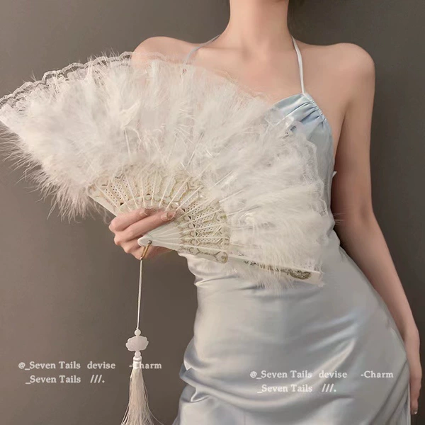 White single -sided lace fan delivery pendant