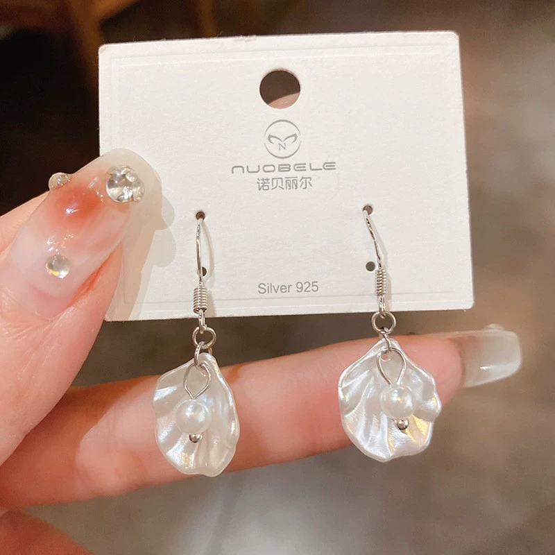 Серьги, серебряная игла 925, жемчужина и циркон floral ретро европейский стиль, лёгкий 0.036 кг