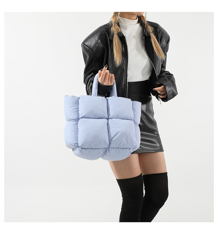 Neue Daunentasche, Baumwollkleidung, Damentasche, einfache, mit Baumwolle gefüllte Weltraumtasche, Einkaufstasche, weiche, karierte tragbare Umhängetasche_voghion.com