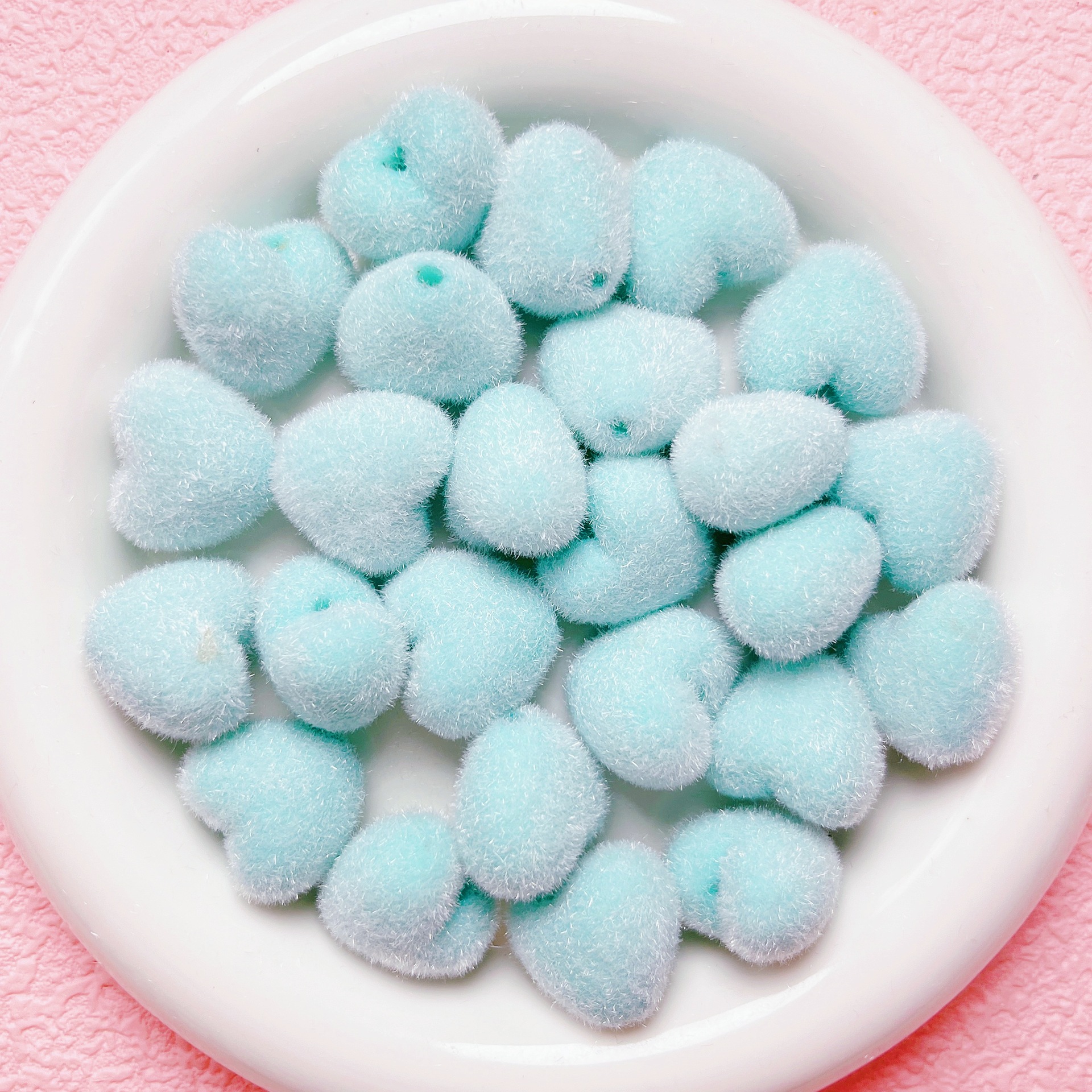 ミルクの叫びの長い毛の植毛の太い愛のまっすぐな穴のアクリルの数珠diy携帯電話のチェーンは材料のアクセサリの部品を掛けます。