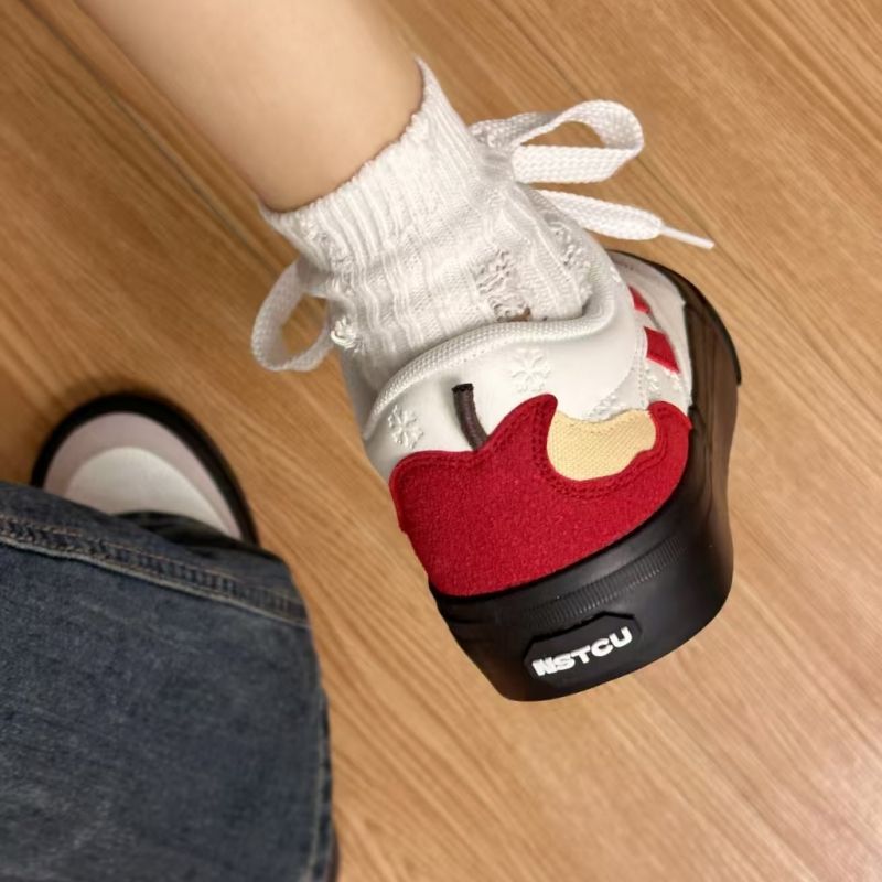 2025 primavera nuevos zapatos de manzana zapatos blancos zapatos de nicho estadounidenses para mujer zapatos casuales de todo fósforo estilo vibe para mujer