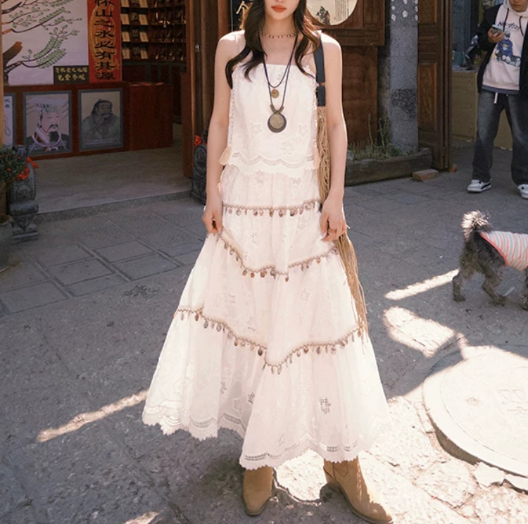 Plum Blossoms Are in Full Bloom, Heavy-Duty Hollow-Out Embroidery Lace Strap Long Skirt, Bohemian Style Design Set Dress for Summer