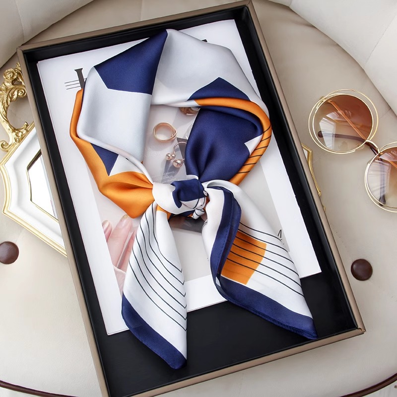 Bufanda de seda para mujer 2025 nuevo estilo 70 bufanda cuadrada cuello de sensación de alta gama para dar regalos a los ancianos para las madres práctica y versátil con camisa