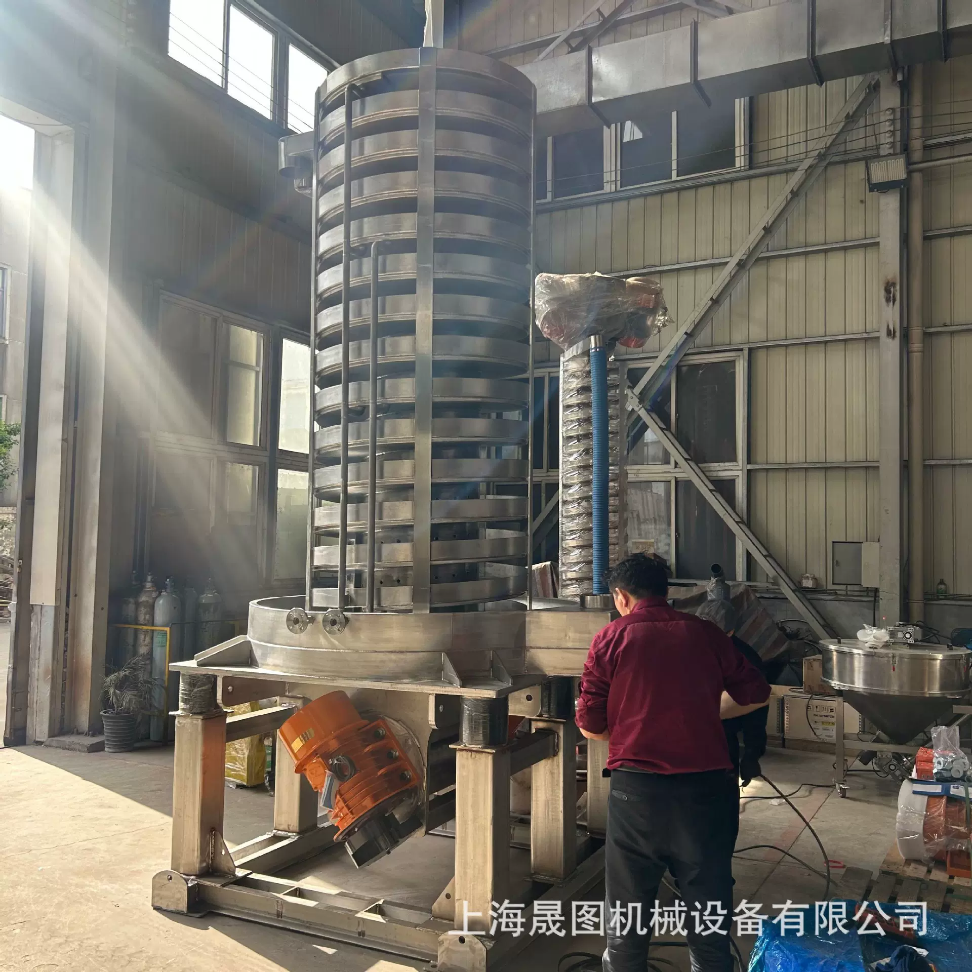 晟图大型振动提升机 化肥新材料降温垂直输送设备