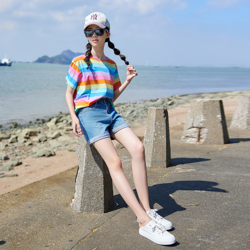 Pantalones cortos para niñas Verano 2024 nuevos pantalones calientes de color sólido para niños medianos y grandes plegables versátiles pantalones de mezclilla lavados de moda image 5