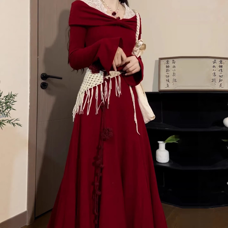 High-End Lace Patchwork One-Shoulder Red Dress for Women, Autumn and Winter French Style with a Sense of Elegance, Inner Layering, Waist-Cinching Long Dress High-End Lace Patchwork One-Shoulder Red Dress for Women, Autumn and Winter French Style with a Sense of Elegance, Inner Layering, Waist-Cinching Long Dress