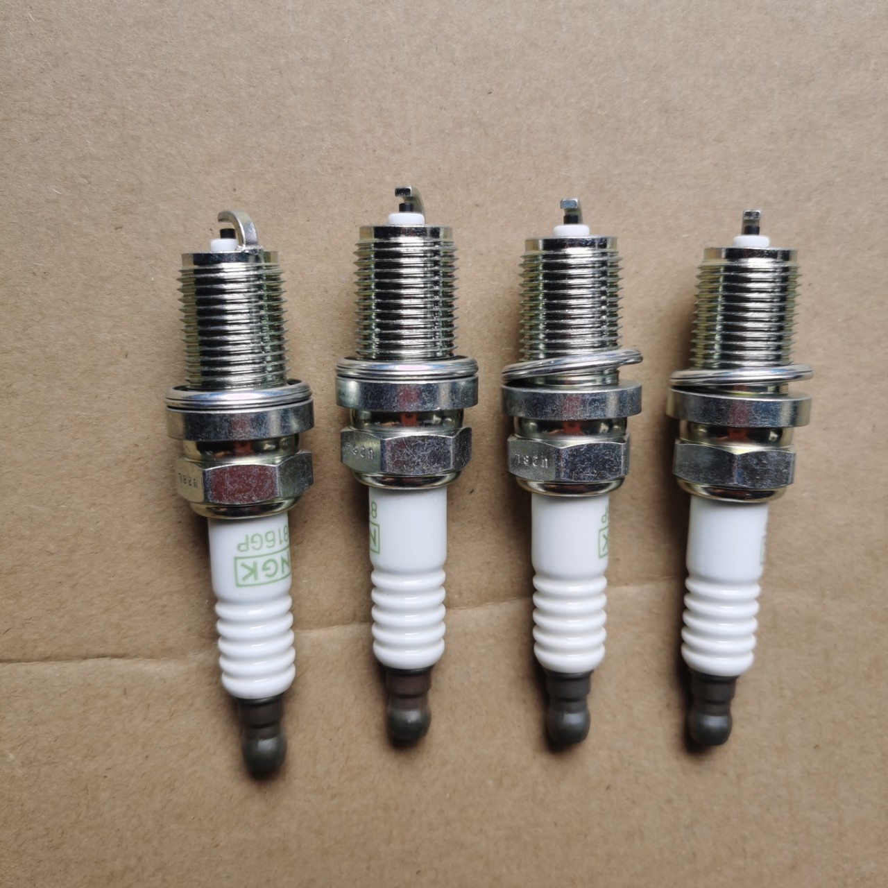Car spark plug suitable for Toyota Subaru Chevrolet Lefeng Buick Excelle Opel Daewoo 96130723