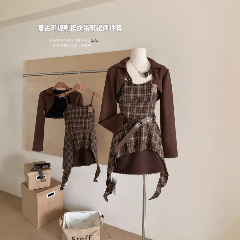 复古不规则咖色格纹吊带连衣裙女2025秋季新款秋短款裙子两件套|undefined