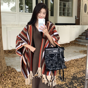Ethnic style shawl hooded cape coat autumn and winter women's outer wear Yunnan Dali travel photography thickened blanket cloak