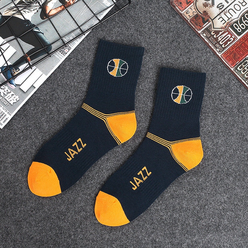 Calcetines de algodón para hombres a media pierna calcetines de baloncesto de la NBA de moda europea y americana logotipo del equipo estilo universitario estudiante calcetines deportivos hombres