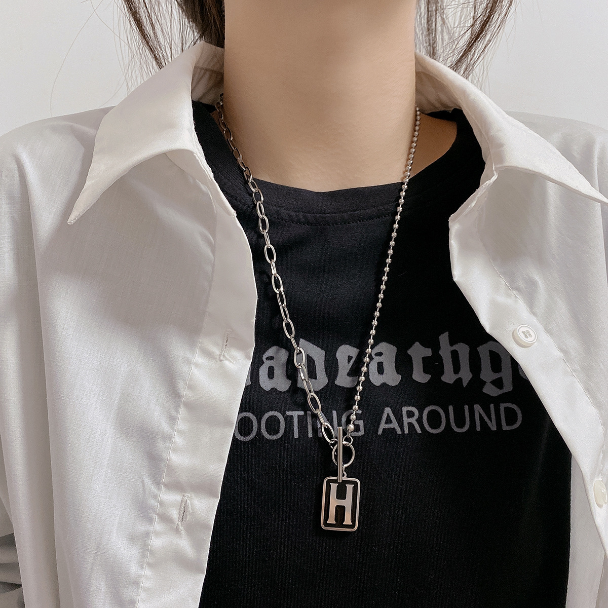 Retro Necklace Female Niche Letter H Pendent Titanium Steel Necklace Wholesale display picture 1