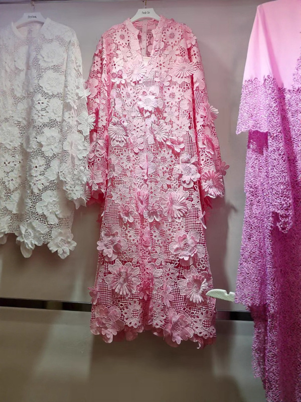 ルーズレースドレスオーストラリアンレディ2025秋スタンドカラー立体花刺繍社交気質白ロングドレス|undefined