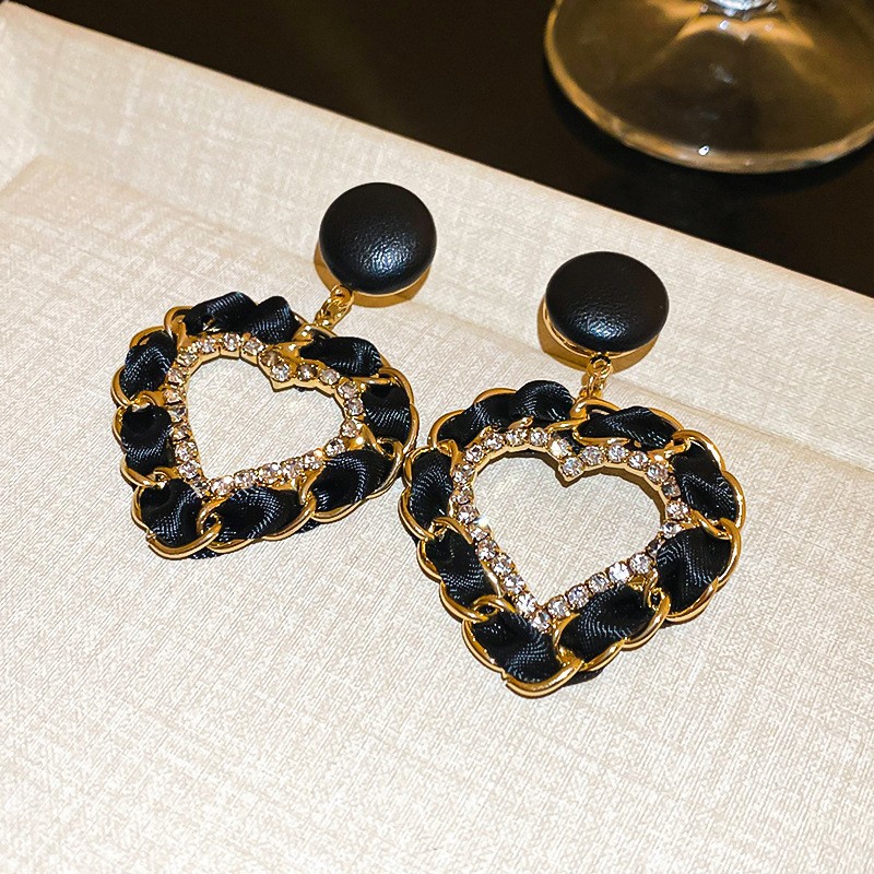 銀の針の黒色の水晶の項の幾何学のピアスの小さい大衆の百合のイヤリングのファッションの気質の軽くて豪華な高級感の耳飾りの卸売り