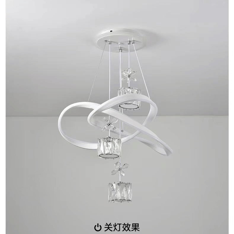 White landing gear, hairgrip with butterfly