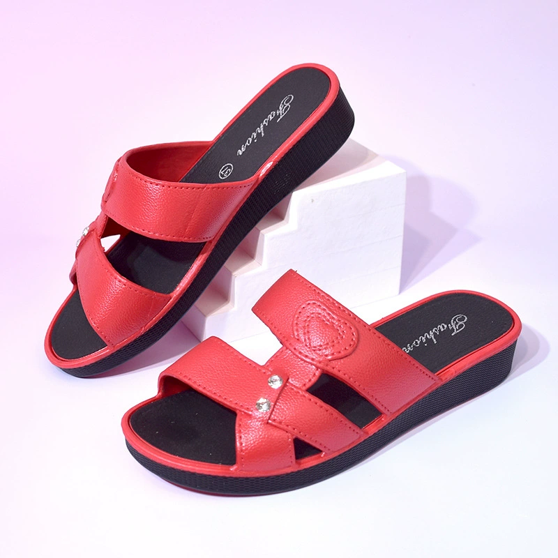 2023 новые тапочки на платформе, летние женские повседневные верхняя одежда на танкетке на среднем каблуке с мягкой подошвой, Нескользящие сандалии для матерей среднего и пожилого возраста