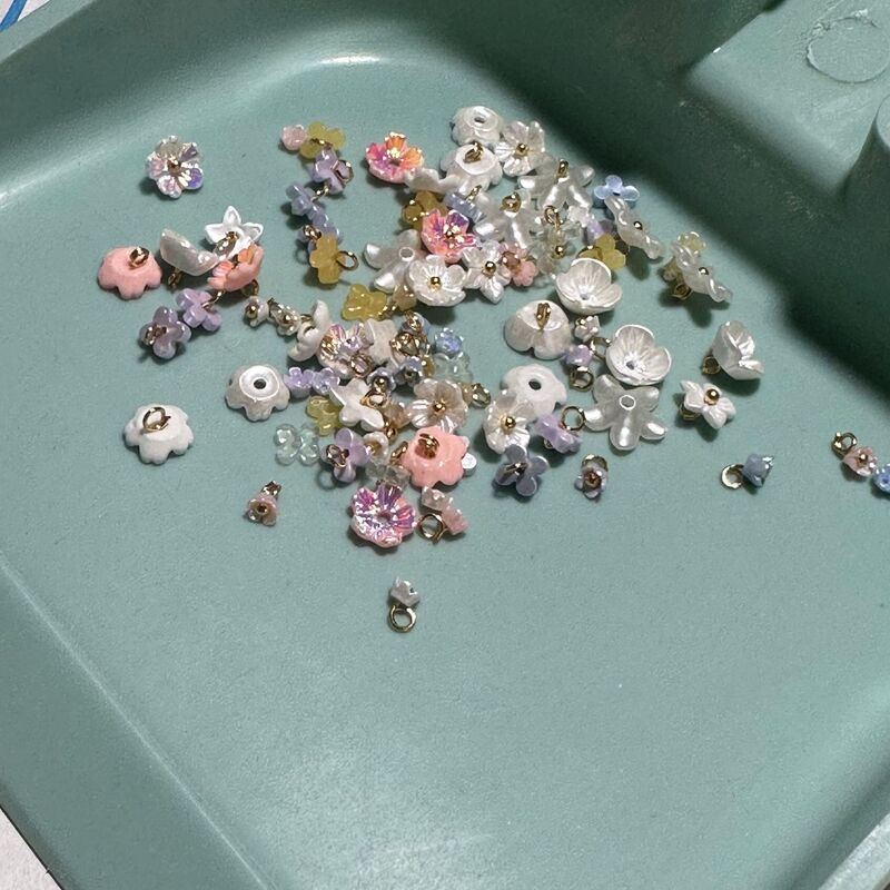 18k Color Pin Pearl White Mini Resin Flower Pendant DIY Winding Finished Product