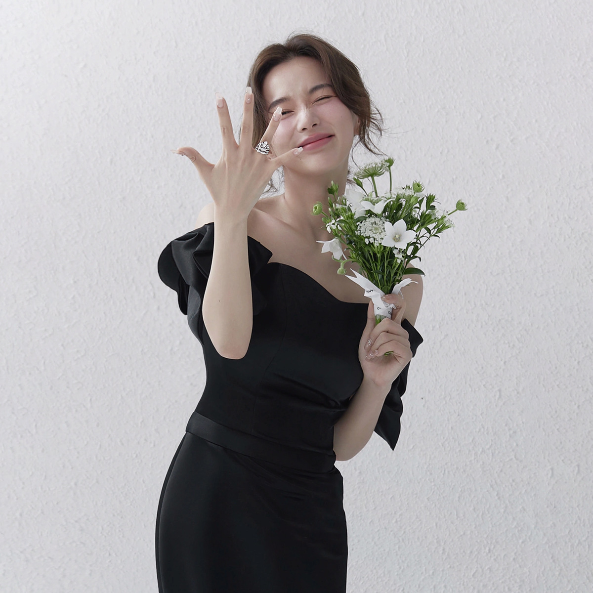 French Light Wedding Black Satin Hepburn Style Studio Theme Couple Photo Bowknot Marriage Registration Small Dress_ecoleips.com