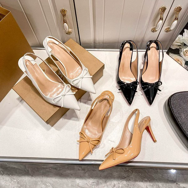 Заводская оптовая продажа CL, экспорт, популярные однотонные туфли на высоком каблуке с заостренным носком, женские туфли с принтом логотипа, красная подошва, модные босоножки с открытой пяткой для женщин