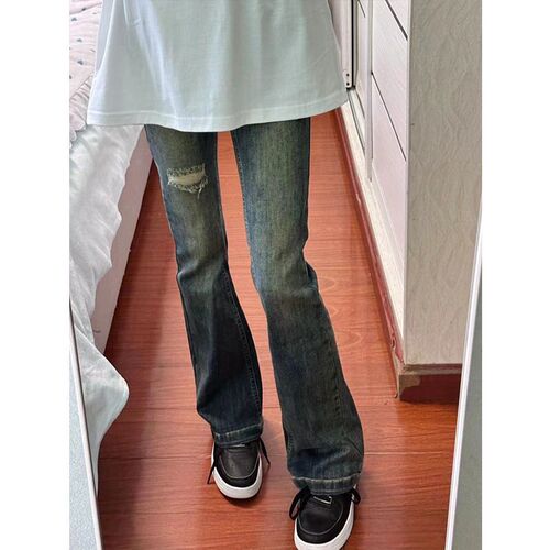 American-style vintage washed distressed ripped bootcut jeans for women, high-waisted, slim-fit, figure-flattering, floor-length trendy pants.