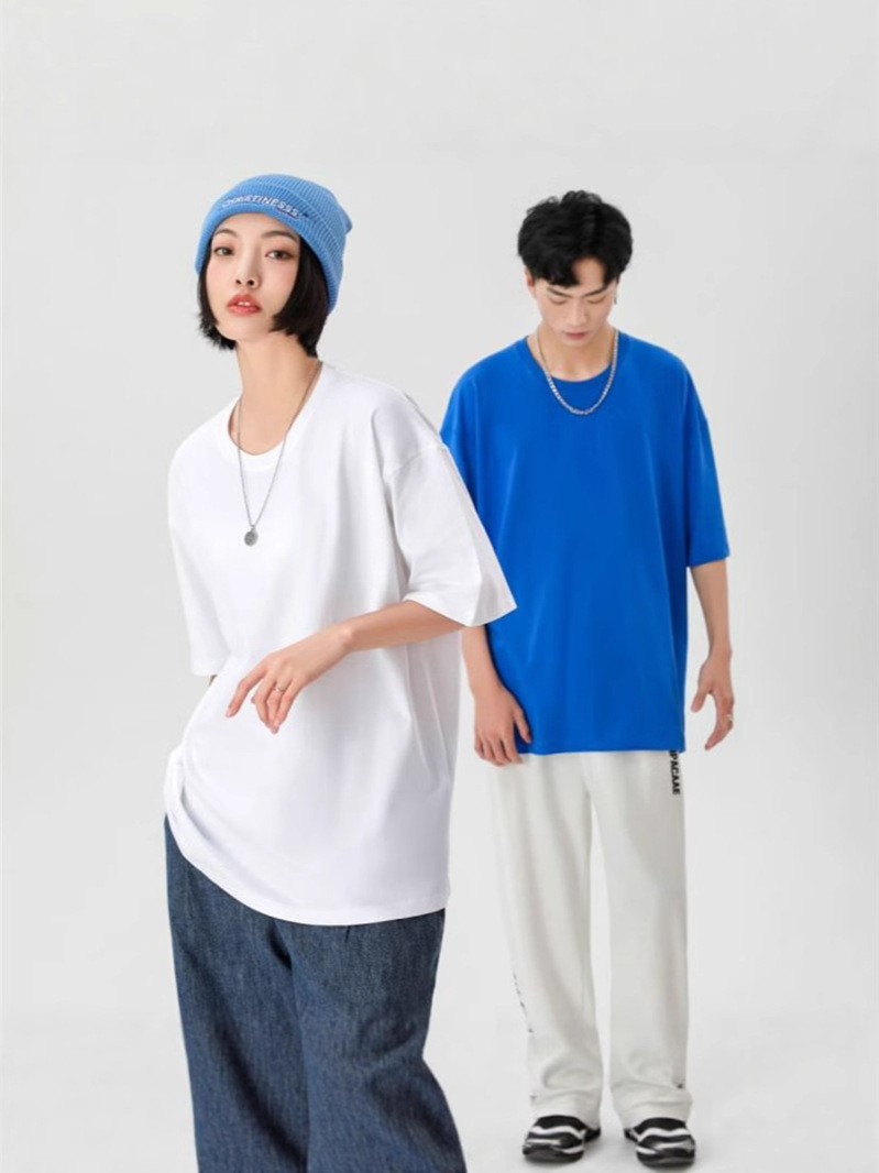 Camiseta unisex de algodón puro, estilo holgado, cuello redondo, manga corta, ligeramente caída en los hombros, 26 colores, personalizable, para publicidad o uso cultural, de marca de moda.