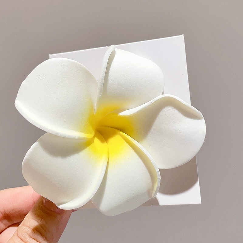 Huevo flor clip lateral clip lateral de alta calidad mujer 2025 nuevo tocado de cabello de flores de playa clip de flores de tamaño grande