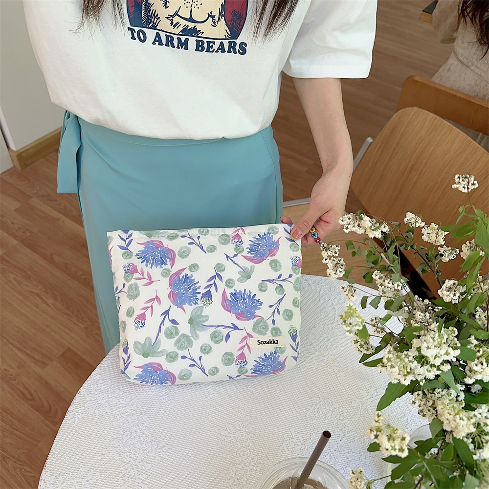 3432 ins Niche floral makeup bag, lotion and skin care product storage bag, portable large-capacity inner liner bag for women Item Picture