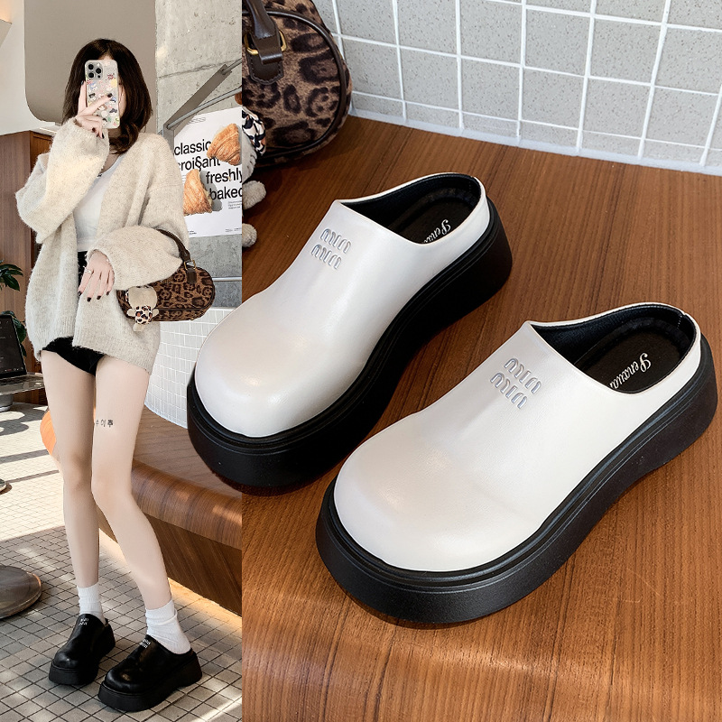 Summer fashionable women's slippers