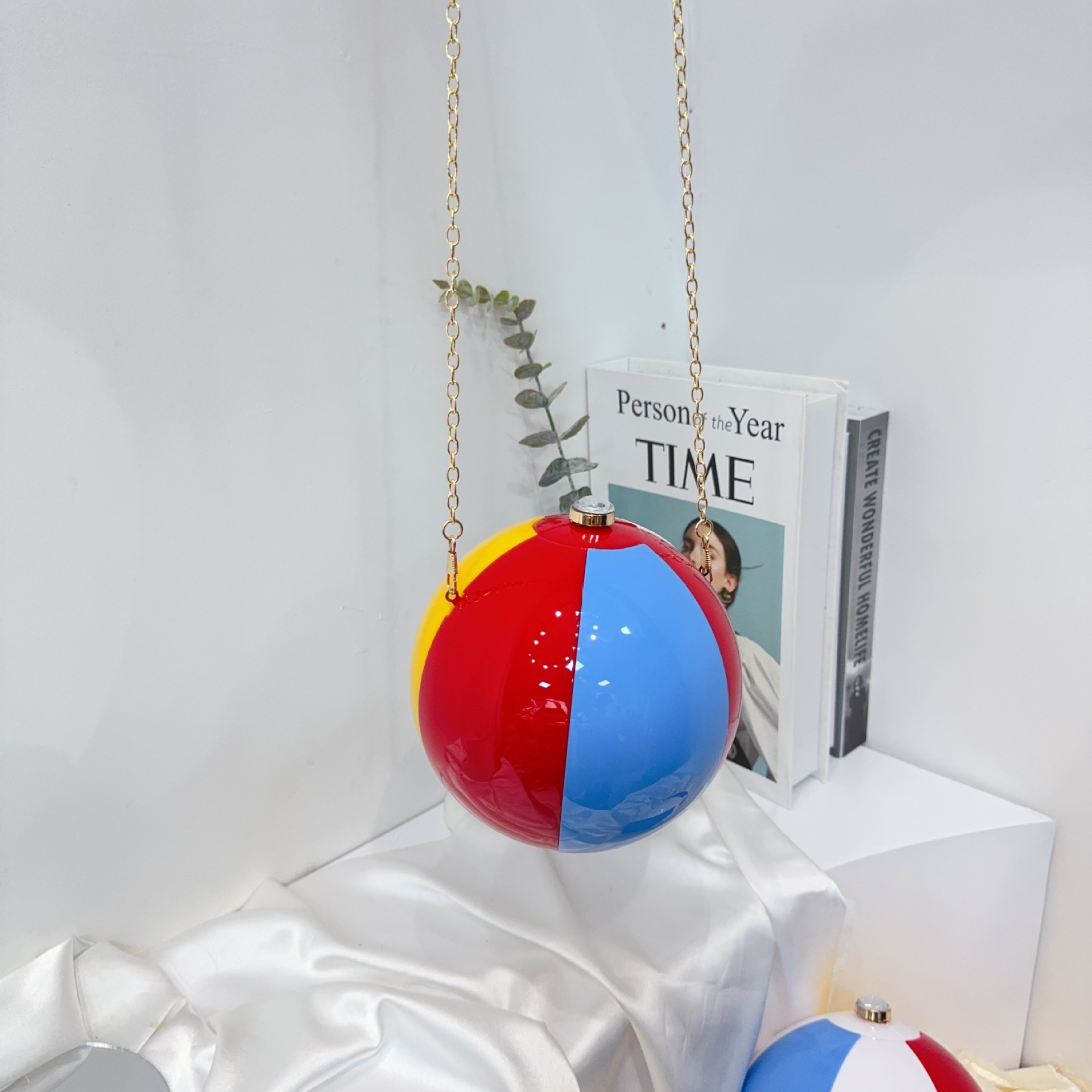 Fashionable and creative sporty football-shaped acrylic bag spliced simple and casual chain box bag crossbody bag Item Picture