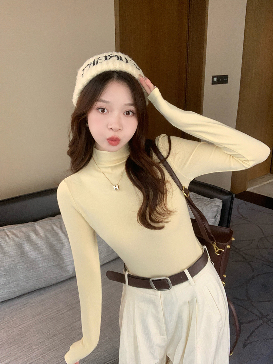 은은한 노란색~하프 터틀넥