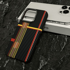 適用蘋果15promax手機殼金屬鏡頭凱夫拉碳纖維紋理iPhone14防摔硬