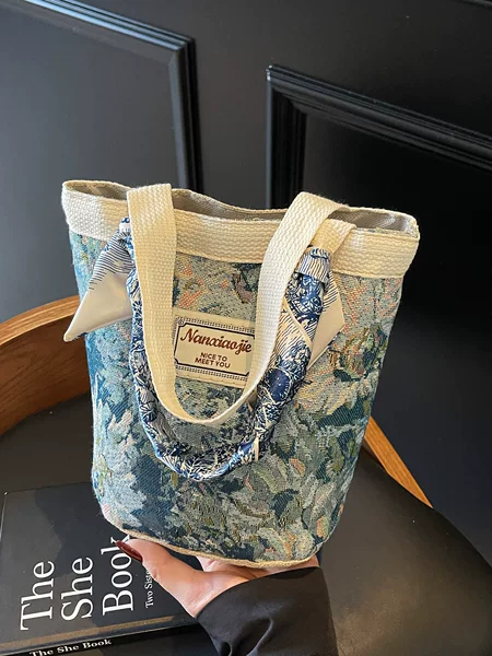 Trendy Instagram Niche Bucket Bag for Women 2026 New Fashion Stylish Outing Handbag Versatile Storage Bag