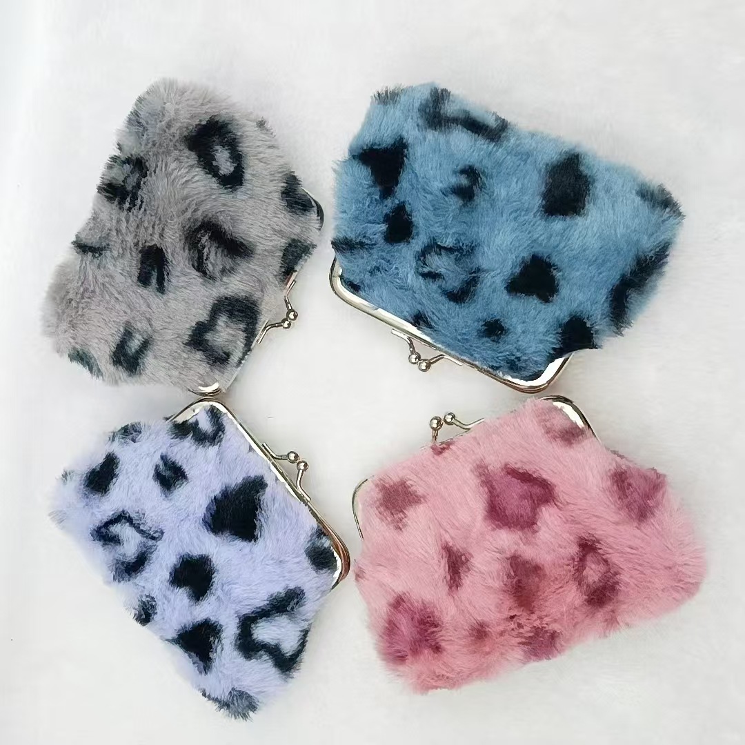 New Autumn and Winter 4inch Heart-Shaped Plush Coin Purse Versatile Fashion Lipstick Bank Card Furry Clutch Bag