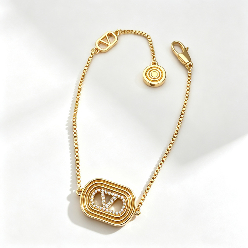 26 New High-End V Letter Full Diamond Gold Bracelet European and American Cross-Border Personalized Trendy Light Luxury Factory Direct Sale 26 New High-End V Letter Full Diamond Gold Bracelet European and American Cross-Border Personalized Trendy Light Luxury Factory Direct Sale